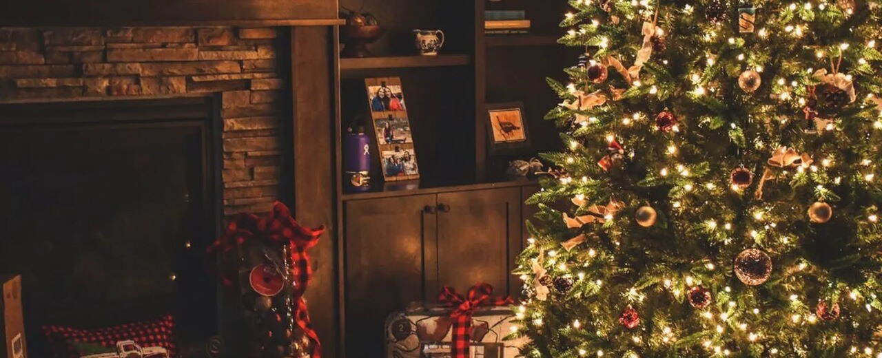 Decorar el árbol con luces de Navidad: ¿Cuántos LED se necesitan?